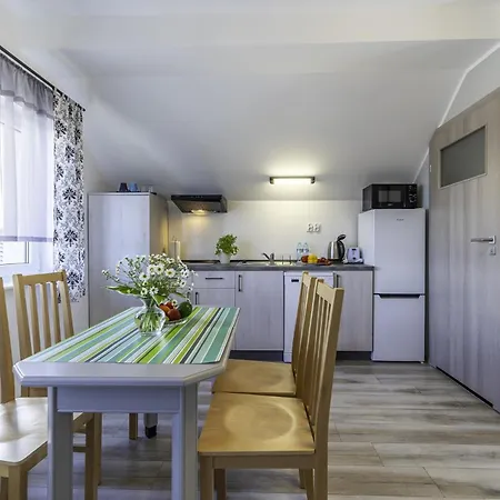 Frajda - 6-osobowe - Salon I Dwie Sypialnie Oraz Studia 4-osobowe - Z Aneksem Kuchennym Apartmán *